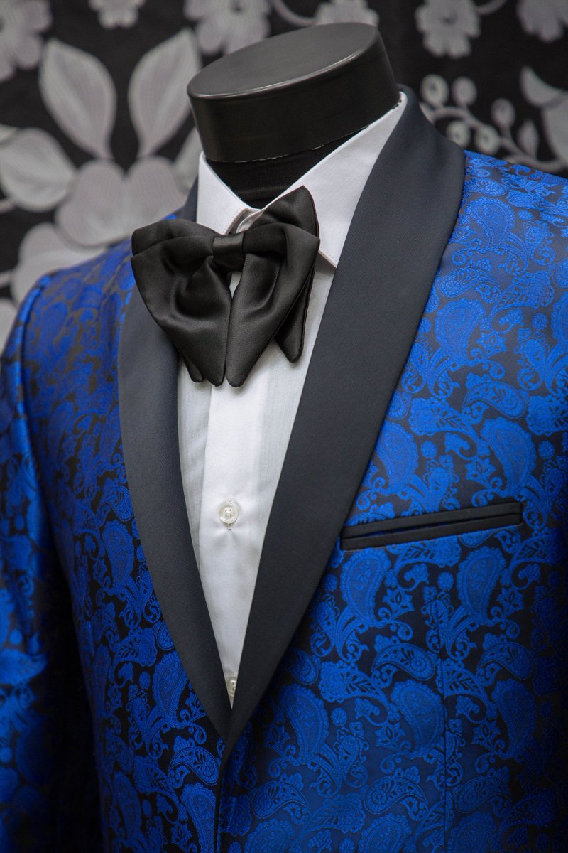 abrollings's tweet photo. #Bridalcollections
In order to be irreplaceable one must always be different.... @abrollings, we tend to style you differently....
#abrclothiers #fashion #abrollingsontherunway #styles #menonsuits #naijawedding #naijafashion #cute #menontuxedos #weddingsuit #bridalwear https://t.co/3Ij7hiv7GT
