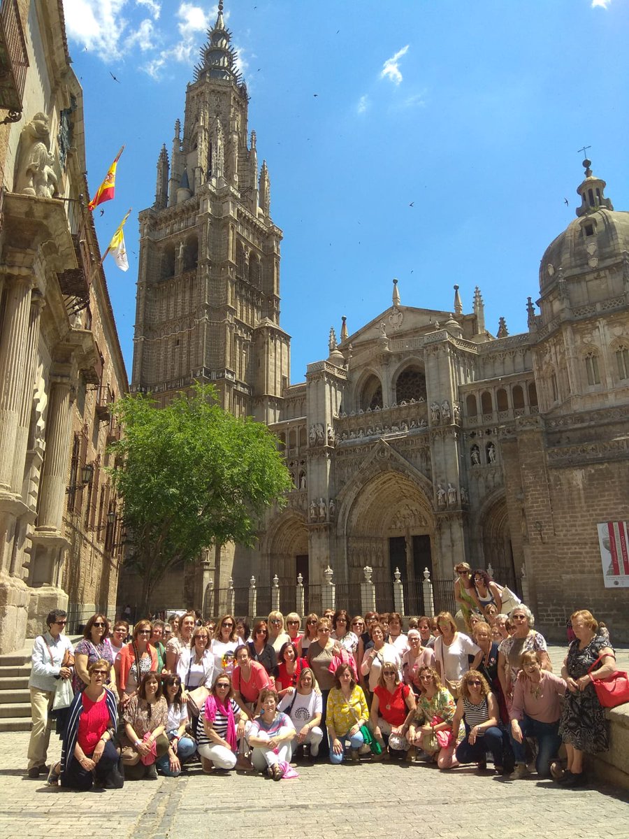 radiopenaranda's tweet photo. 120 mujeres de #Peñaranda participan en el excursión organizada por el @AytoPenaranda en la que les acompaña la alcaldesa  y la concejal de Bienestar Social 
#excursionmujeres https://t.co/IZXjWRS80A