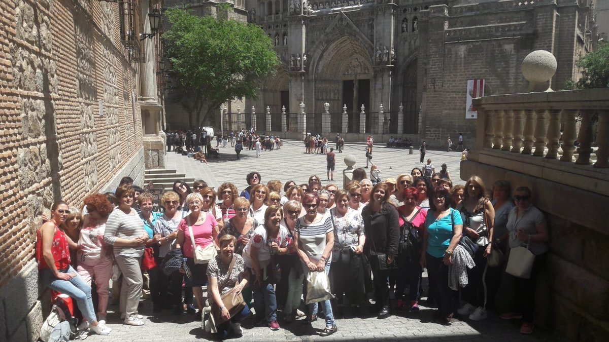 radiopenaranda's tweet photo. 120 mujeres de #Peñaranda participan en el excursión organizada por el @AytoPenaranda en la que les acompaña la alcaldesa  y la concejal de Bienestar Social 
#excursionmujeres https://t.co/IZXjWRS80A