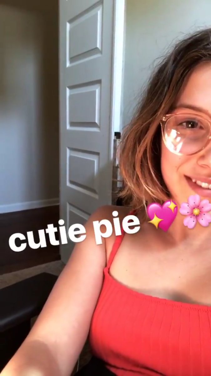 sparklylilia's tweet photo. Les parece que usemos el #supportmillie❤ y poner mensajes hermosos para ella? Porque eso es lo q se merece ella es una persona hermosa y con un corazon gigante y me pone mal verla asi solo por unos "memes" que no causan NI UN POCO de gracia. Rt asi llega a mas personas💗. https://t.co/DyeA1eHQFS