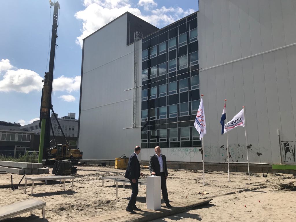 rotterdam's tweet photo. Op Zuid komt een groot complex met 566 betaalbare #huurwoningen voor #starters. Het gebouw 'De Startmotor' verrijst aan de Dynamostraat / Tandwielstraat, vlakbij het @Ikazia ziekenhuis. Medio 2020 is de oplevering. Lees meer: https://t.co/jTKd1xx0bN https://t.co/LXyIesffoZ