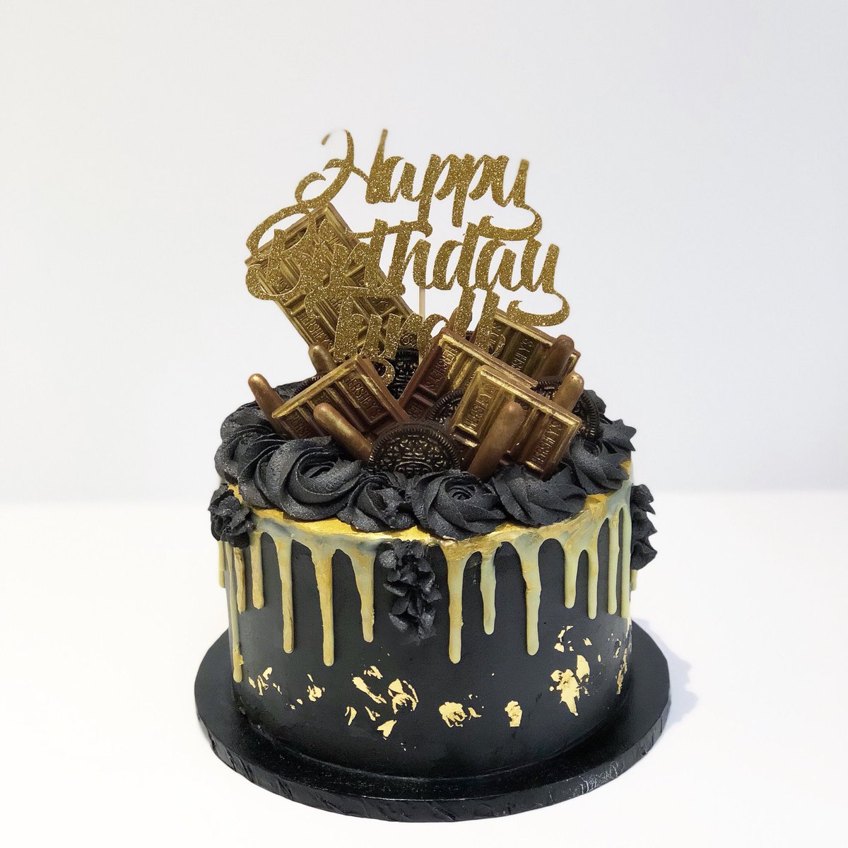 FlossyBakery's tweet photo. Black &amp; Gold 🖤💛🖤💛 https://t.co/U0hbxpw24Z