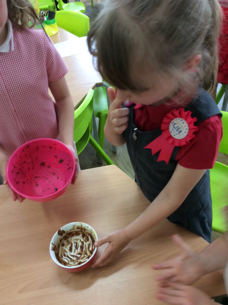 MerseyYear2's tweet photo. In #English today we made chocolate crispy buns to aid our understanding of instruction writing. We even had fun cleaning up afterwards 🍫🍴 @MerseyPrimary https://t.co/yISXyrlE5i