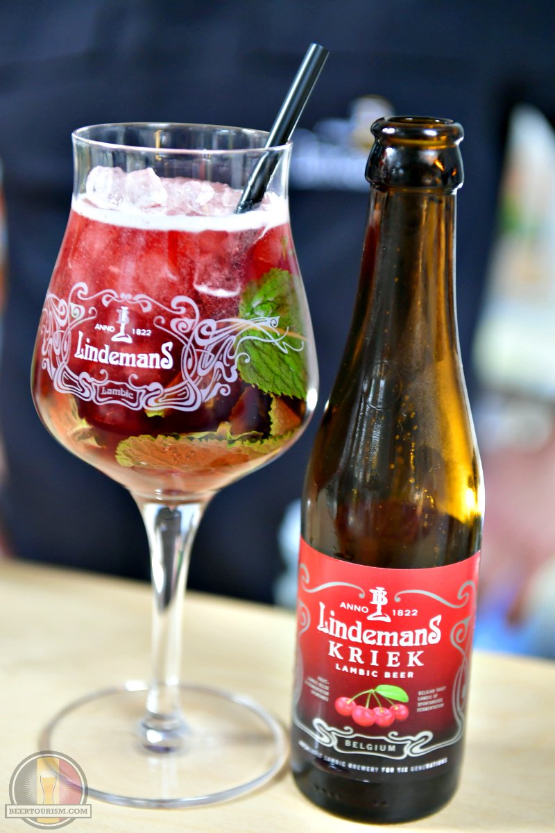 Lindemans mojito kriek! For those who can't decide between a #beer or a #cocktail on a hot summer's day... belgium.beertourism.com/blog/lindemix-… #lindemix #lindemans #mojito #kriek #mojitokriek #beercocktail #lindemanskriek