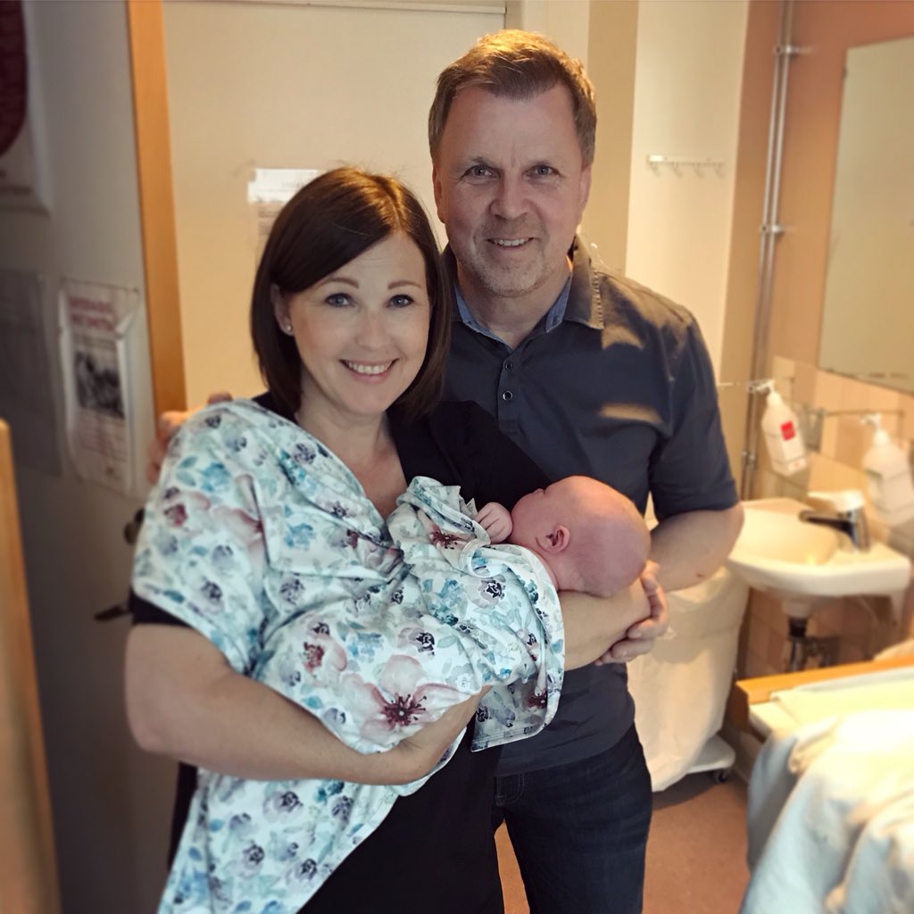 RichardHerrey's tweet photo. Då var hon här, en efterlängtad och älskad, stor och stark flicka på 4,5 kilo och 54,5cm❤️Mamma och dotter mår bra, och då mår mormor och morfar fantastiskt❤️❤️ #Barnbarn2 https://t.co/9iZzkz0EmR