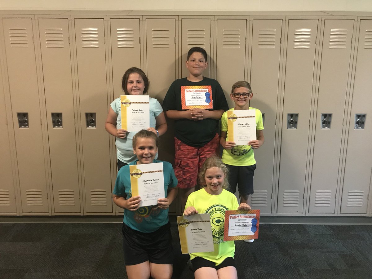 ElemColoma's tweet photo. CIS Academic Awards! #cometpride https://t.co/YLecJes879