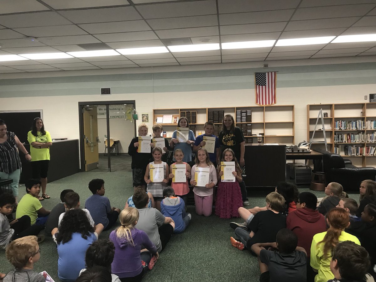 ElemColoma's tweet photo. CIS Academic Awards! #cometpride https://t.co/YLecJes879