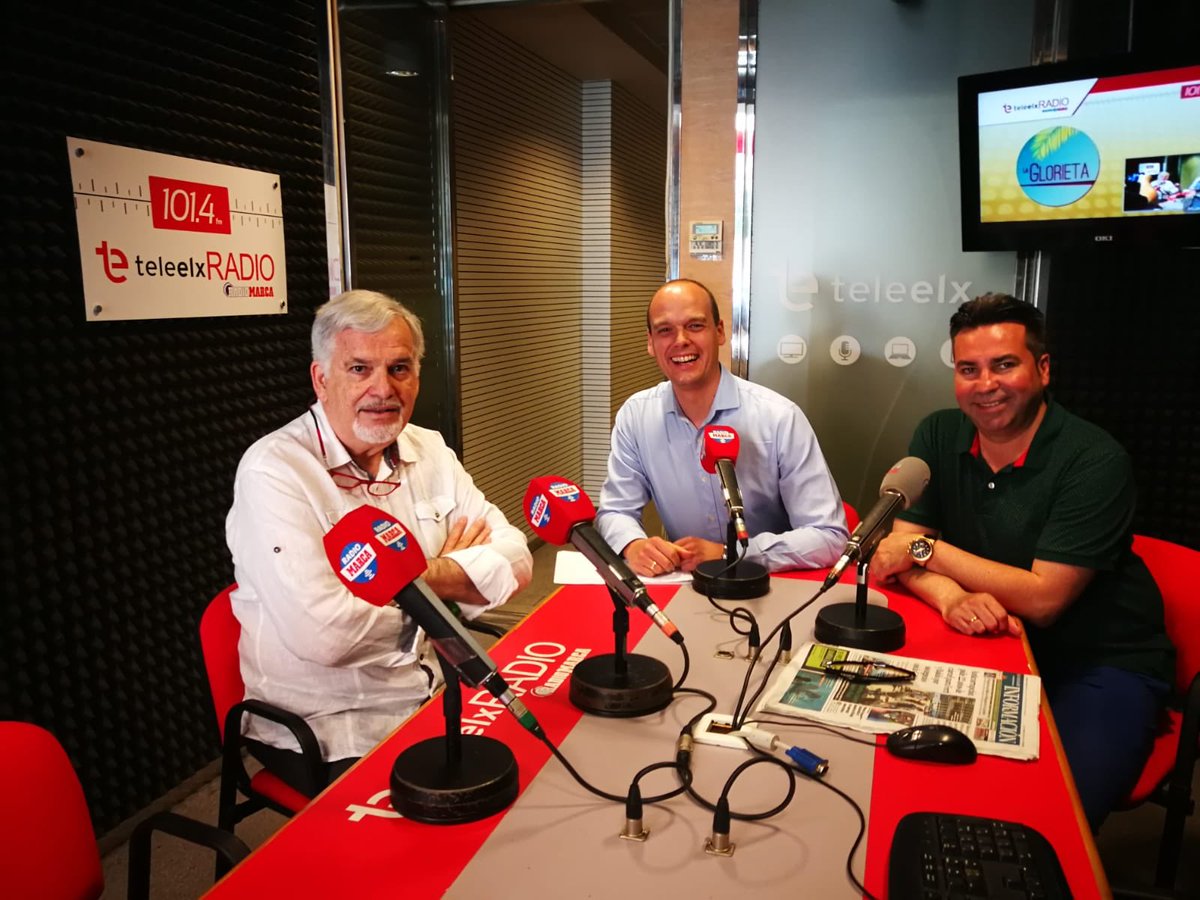 Hoy programa de radio en <a href="/TeleElx/">TeleElx</a> con <a href="/simon_dolan/">Simon L. Dolan GFWF</a> <a href="/nachoplans/">Nacho Plans Beriso</a> hablando sobre la Empresa del futuro.
#simondolanelx
