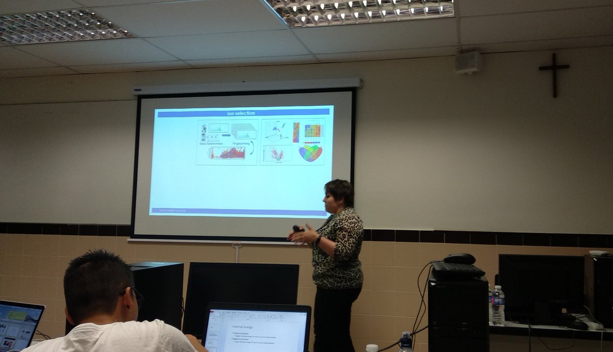 ferstolle's tweet photo. @joannagodzien teaching about 'Annotations on MS/MS' in the  the workshop  about #metabolomics in #STRATIGRAD @metabolomicaceu + @imperialcollege at @FarmaciaCEU @USPCEU https://t.co/MWalHGgR2O
