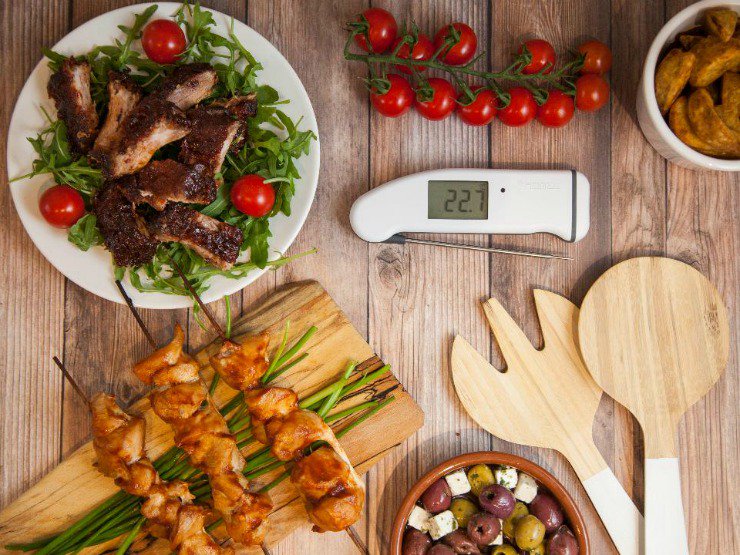 melandjake99's tweet photo. Worried about the meat on your BBQ being cooked through? Keen to avoid food poisoning? #Win a SUPERFAST THERMAPEN® 4 on my blog today https://t.co/YRRjd56Ksk @Thermapen_ #compeitition Please RT https://t.co/12LaIUebkg