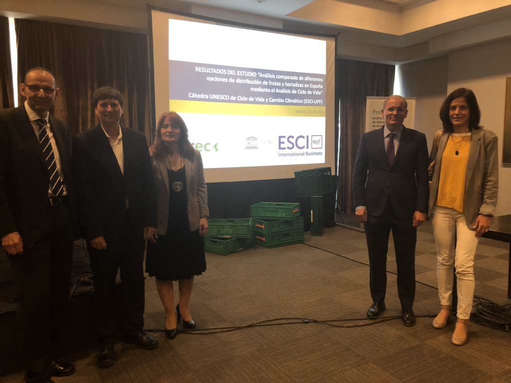 RevistaMercados's tweet photo. El uso de #cajasdeplasticos #reutilizables supondría ahorrar, en todo el ciclo de vida, 785 millones de kg de #CO2 al año @ifco @arecosostenible #europoolsystem https://t.co/YfKBD7jnT7