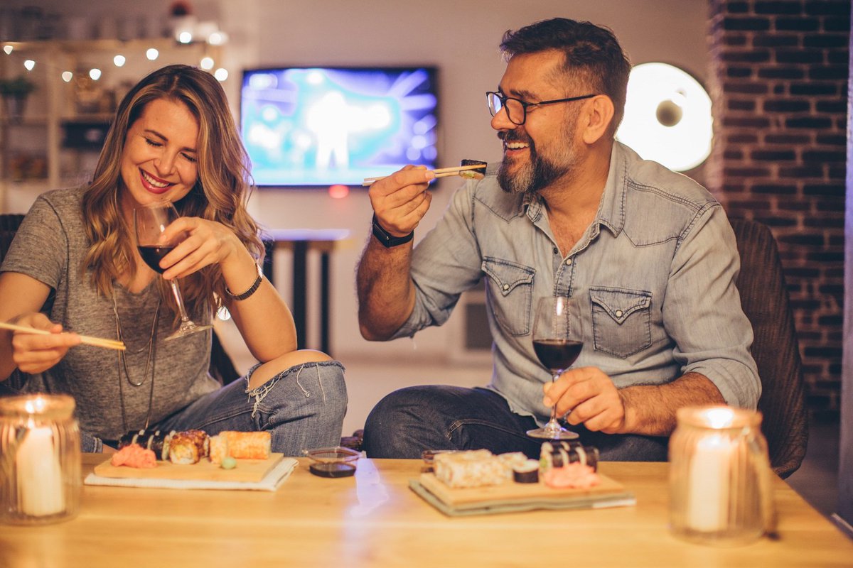 AskVicente's tweet photo. La gastronomía no escapa a la revolución de la #InteligenciaArtificial ➡️ El restaurante que viene: #drones, cocinas comunes y #asistentesvirtuales vía @Efeagro https://t.co/QJOUPyayzd @JustEat_es @Deliveroo @Glovo_ES @UberEats https://t.co/gccriVRTac