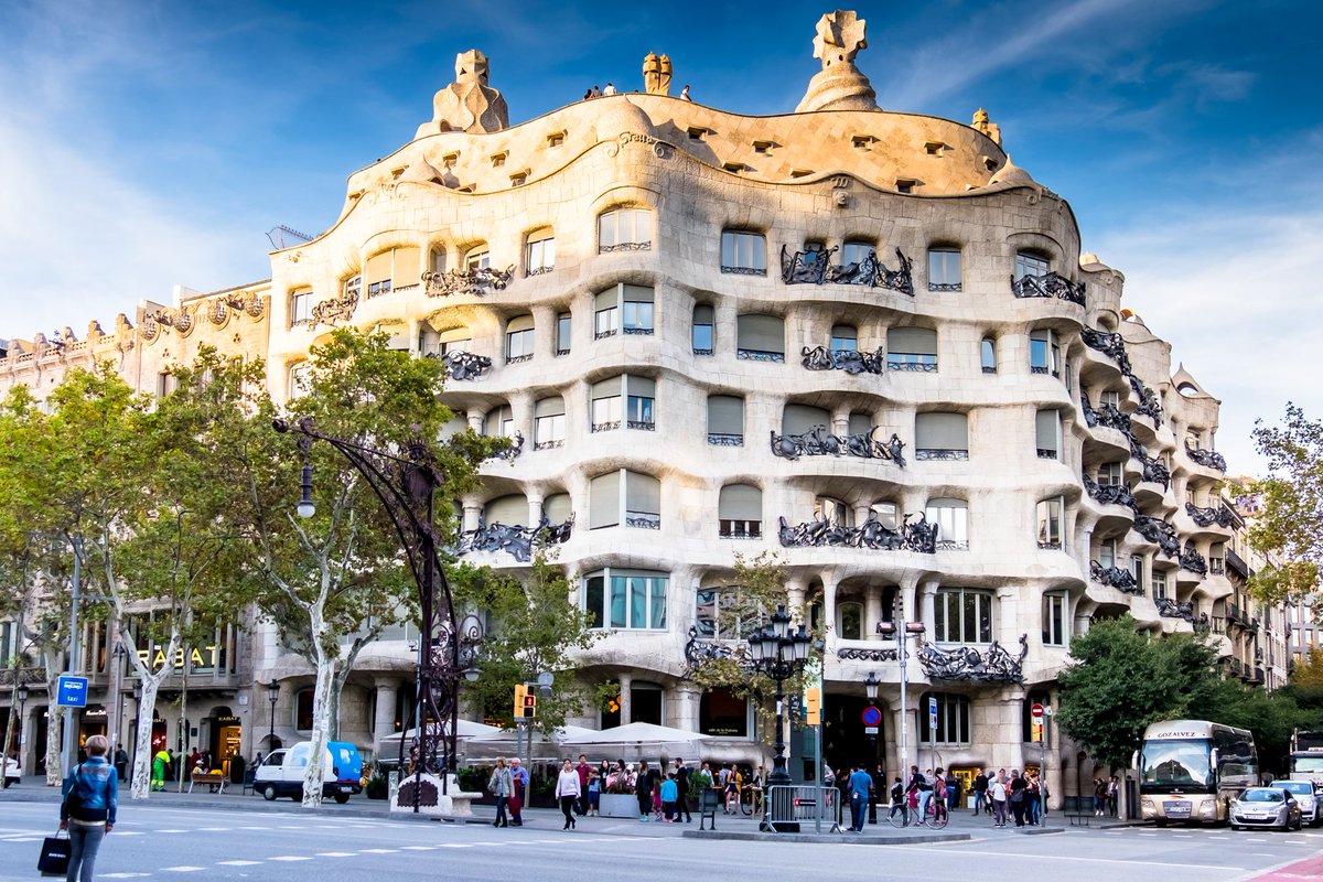 goTRAVAA's tweet photo. Gaudi’s Casa Mila #casamila #lapedrera #gaudi #antonigaudi #antonigaudiarchitecture #barcelona #spain #travel #travaa #gotravaa #ilovetravel #traveltheworld #traveltheworldwithme #travelapp https://t.co/2WoXPiRj7E
