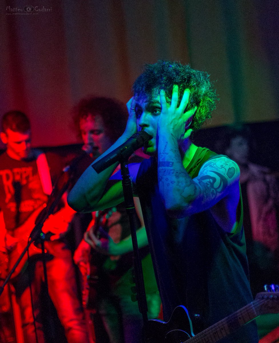 Error404_Music's tweet photo. Il palco: il nostro habitat naturale!

#StayError #FNF #FutureNotFound #Punk #Rock #OnStage https://t.co/sScBJYhug3