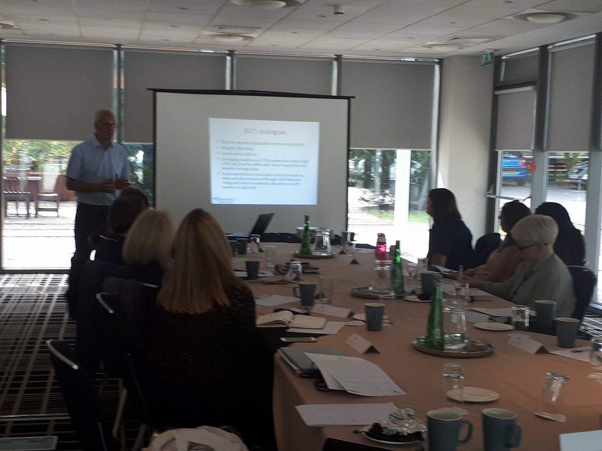 DiabetesHct's tweet photo. Working collaboratively with our acute colleagues. Dr Peter Winocour presenting at IDSN meeting @HCTNHS @enherts #diabetesweek2018 https://t.co/ZRtw4CwP4G