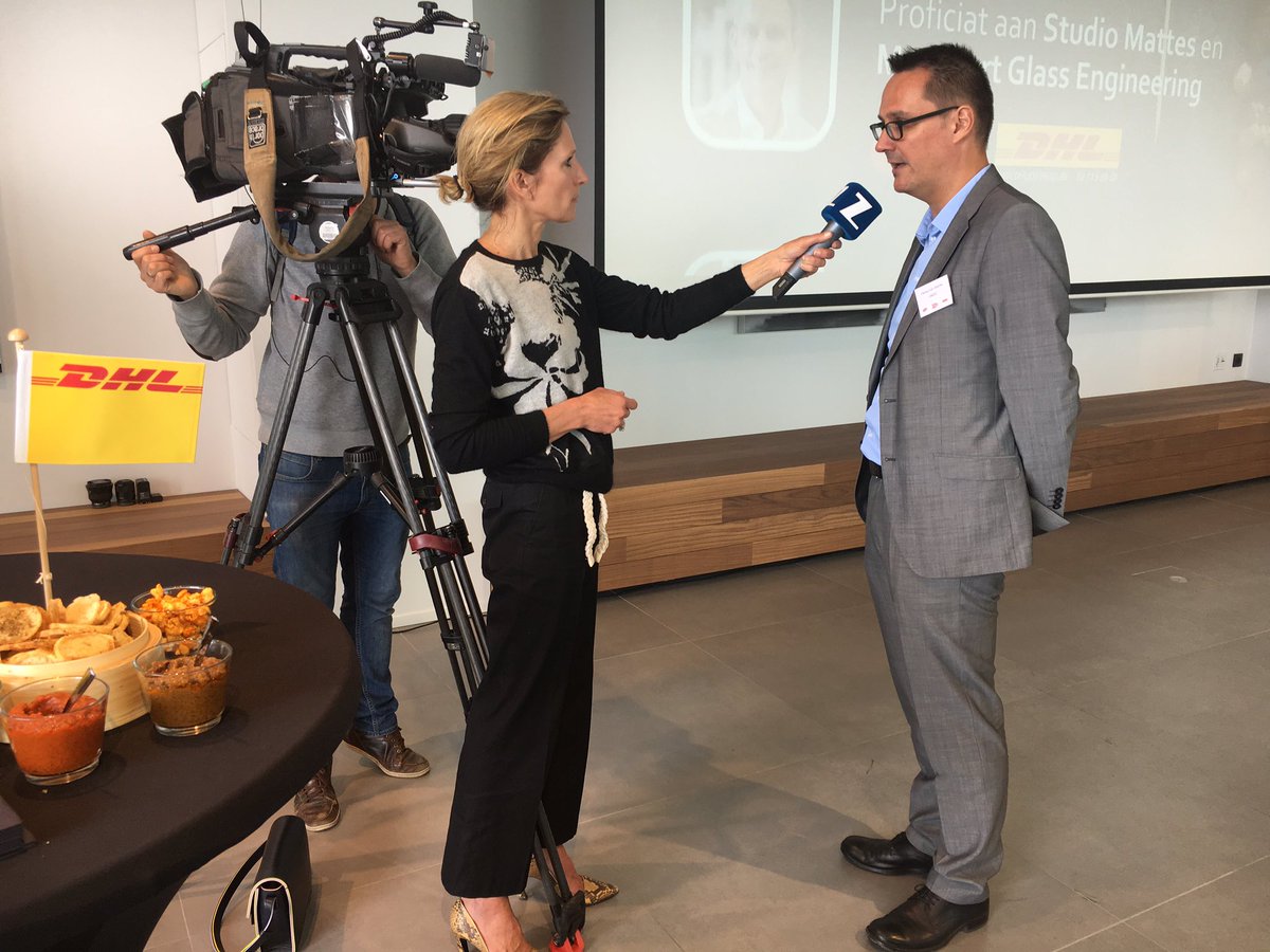 UNIZO en <a href="/DHLexpress/">DHL Express</a> riepen de #belgianmakeraward in het leven omdat wij samen geloven in toekomst van maakindustrie. Makers dragen bij tot economische welvaart van ons land, versterken competiviteit op internationale toneel!" UNIZO-topman <a href="/DannyVanAssche/">Danny Van Assche</a>