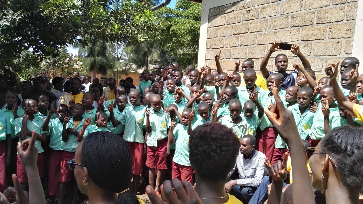 muvia555's tweet photo. #YelloCare #BrighterLives  in GS Murama https://t.co/fMmS1gyJNR