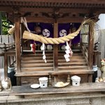 「変わったお供え物じゃな～」ネパール人のカレー屋さんがナンをお供えするようになった件ｗ