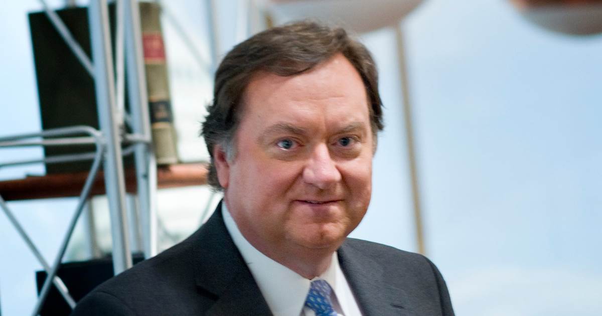 MeetThePress's tweet photo. Remembering Tim Russert: 10 years after Tim passed away, colleagues @BFischerMartin &amp; @erinowen721 look back on the lessons they took away from working with him. 
https://t.co/xBaNo07pbk https://t.co/0vvMTL7q4h