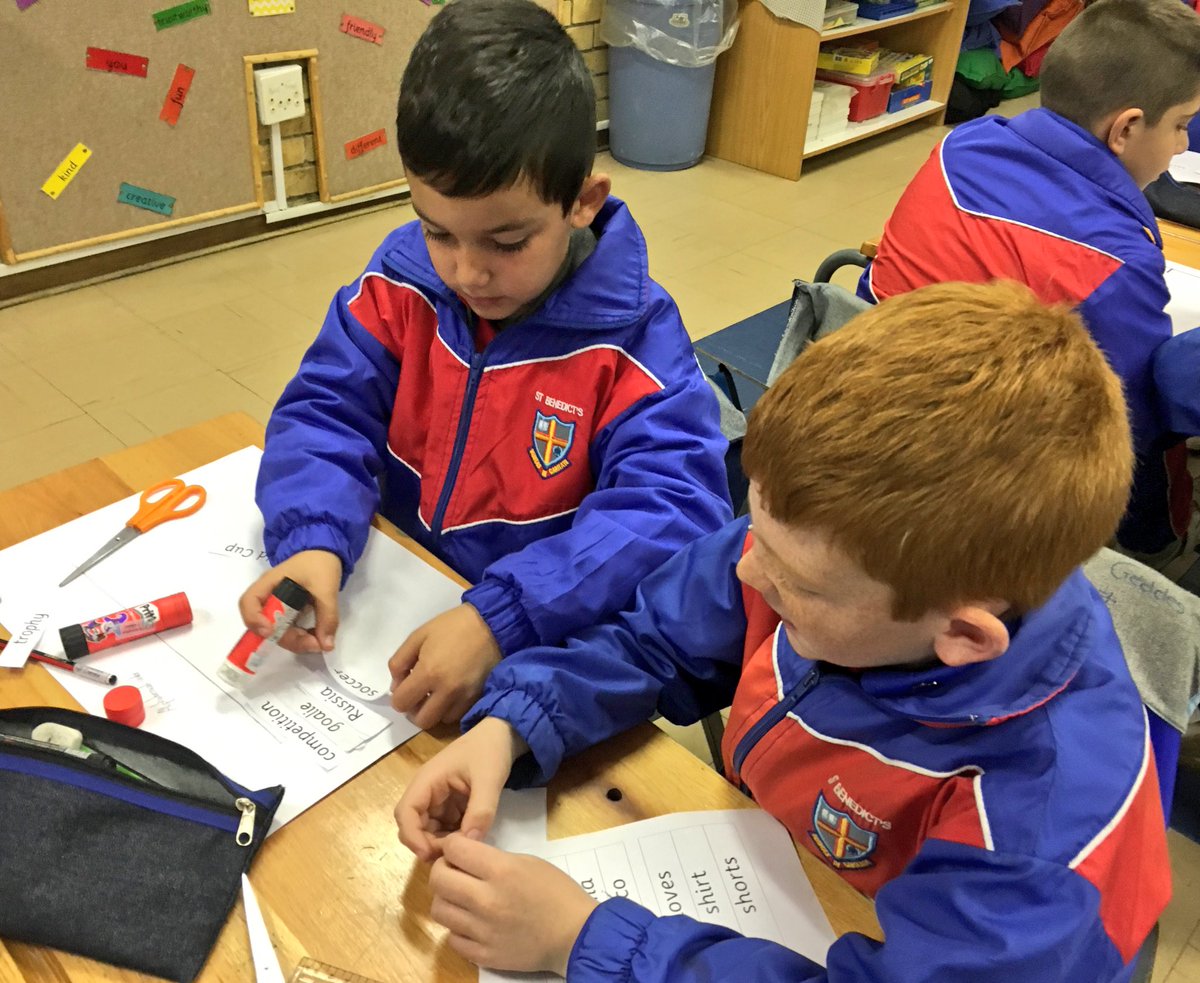 chels_harrup's tweet photo. Using the robot of working together - stop, think, collaborate and do - as the boys placed World Cup words into alphabetical order. #AuthenticLearning @BenniesJP https://t.co/nYH0cwlTqS