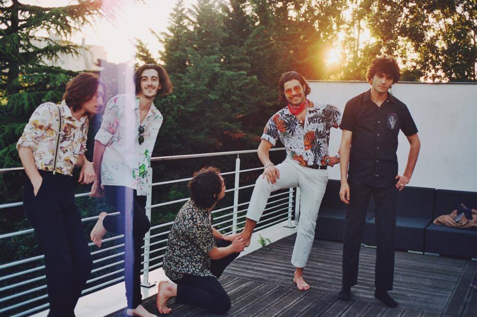 Dès 19h chez #LesColocs, venez (re)découvrir <a href="/Salmoneband/">Salmone</a> 😁
Qui sera là ? 😉