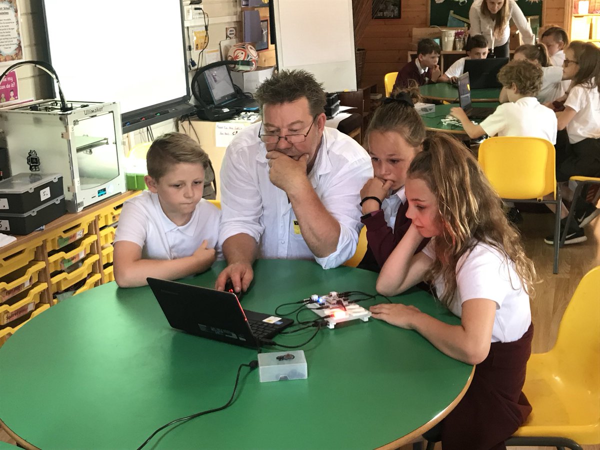 MissHoltsClassx's tweet photo. Day two of our computing workshops! Thank you @AbbotsALSA #AbbotsComputing https://t.co/Sfl6gHJxqo