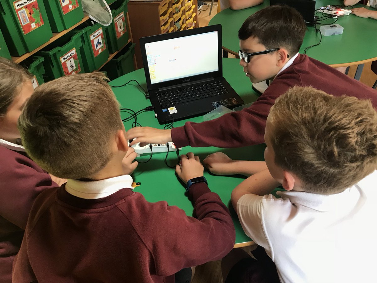 MissHoltsClassx's tweet photo. Day two of our computing workshops! Thank you @AbbotsALSA #AbbotsComputing https://t.co/Sfl6gHJxqo