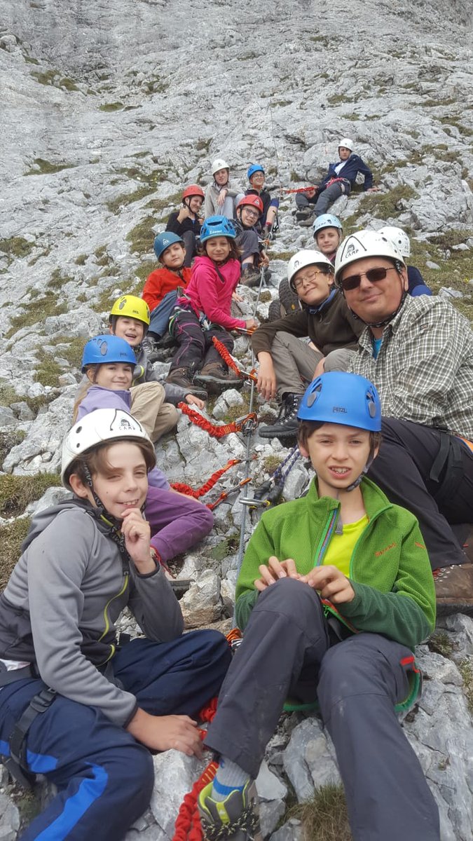 SAGTriesteCAI's tweet photo. A chiusura del #corso dell'#AlpinismoGiovanile i ragazzi hanno affrontato la #ferrataSartor verso la cima del #Peralba. Complimenti e bravi!!!!
foto https://t.co/x9JE5zsdUZ
#caiSAG #montagna #trieste #fvg #alpinismo #cai @CAI150 https://t.co/tCjyjnvxjw