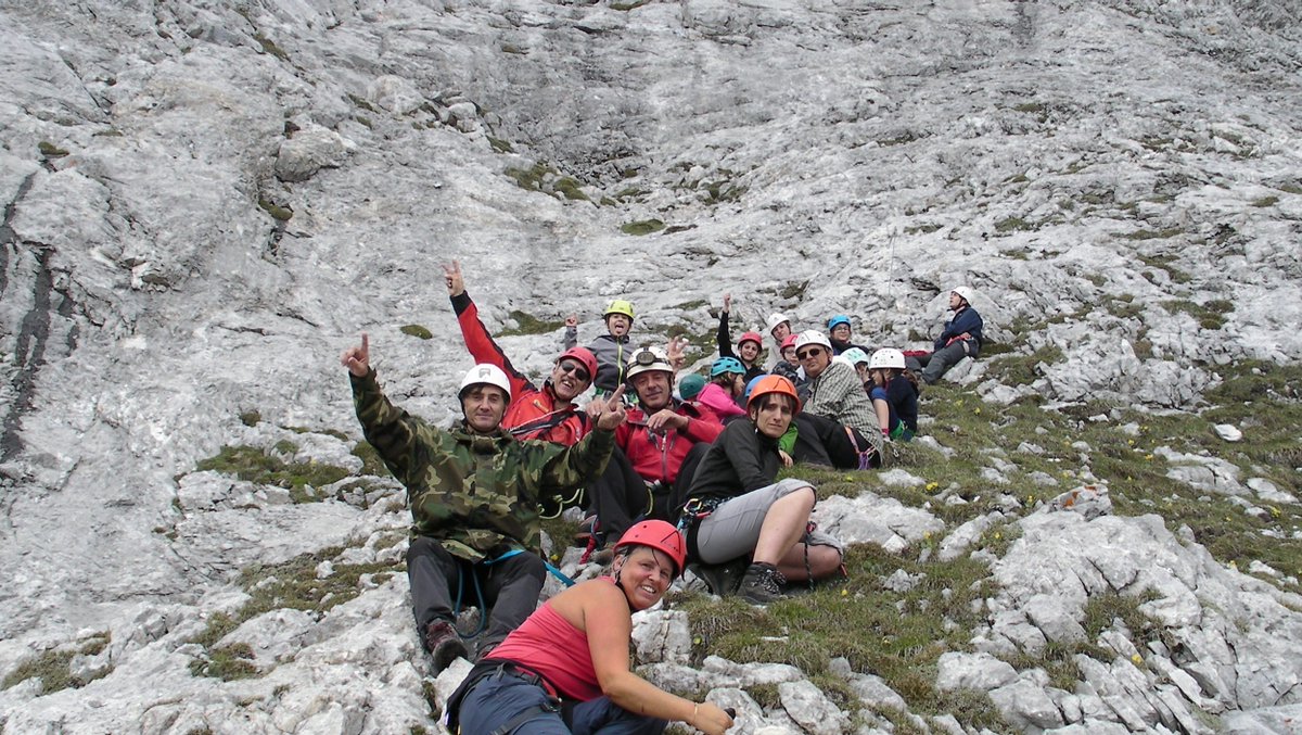 SAGTriesteCAI's tweet photo. A chiusura del #corso dell'#AlpinismoGiovanile i ragazzi hanno affrontato la #ferrataSartor verso la cima del #Peralba. Complimenti e bravi!!!!
foto https://t.co/x9JE5zsdUZ
#caiSAG #montagna #trieste #fvg #alpinismo #cai @CAI150 https://t.co/tCjyjnvxjw
