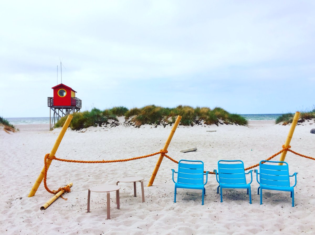 SweetSwedenES's tweet photo. Playa blancas en Skanör el sur de #suecia #escania #makeitskåne #unMesxSuecia #oneMonthinSweden https://t.co/ZUr1Y3BZCO