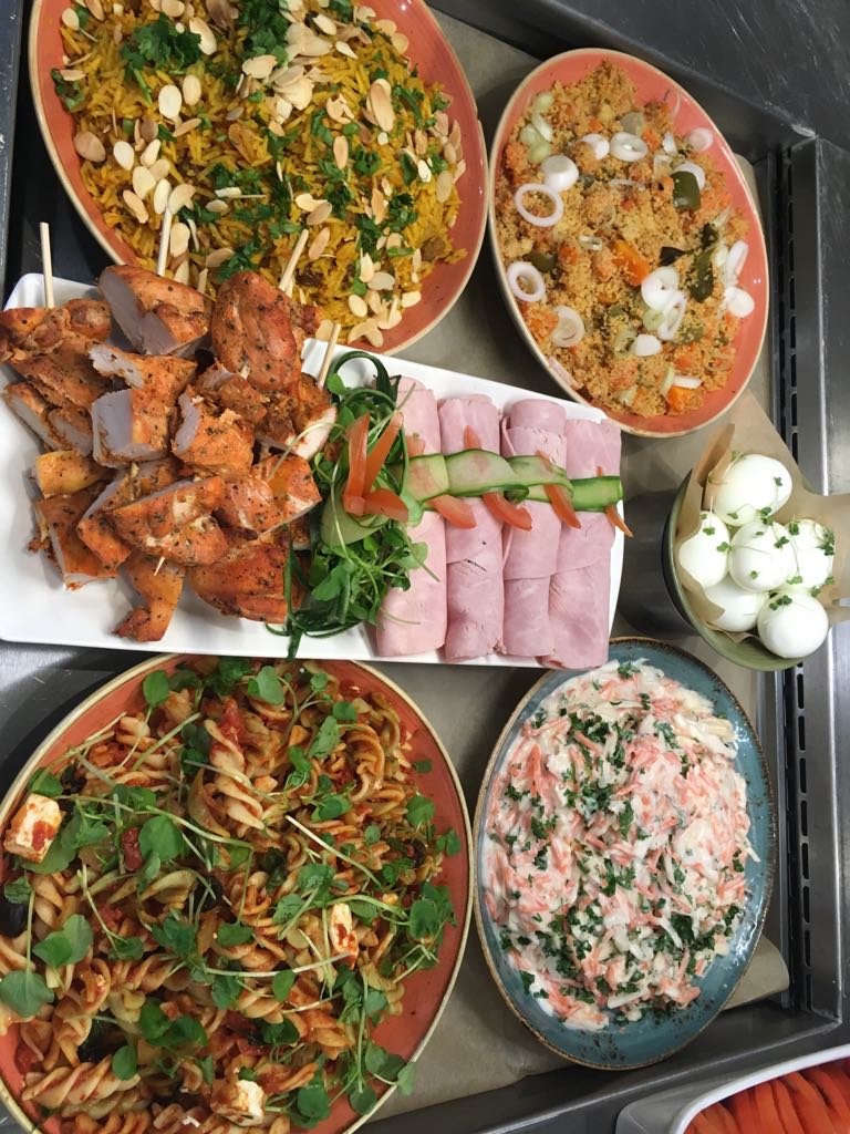 MattGransden's tweet photo. Loving the salad bar at FR02 #Fresh #Tasty @chandco https://t.co/HPqGCHQ7CM