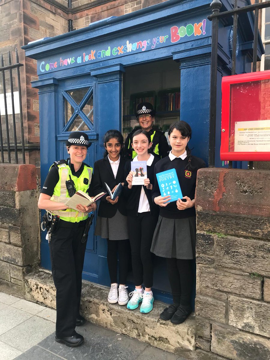 Royal Mile police box now being used as a book exchange by the kids. What a great use of the old police box!