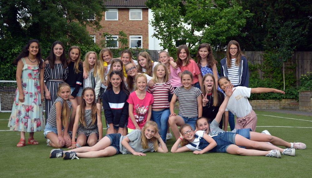 BroomwoodYear6's tweet photo. The sun came out at the end of the day for our special Class 6 BBQ last night. #BHUS #BHClass6 #BHBBQ #BHDisco @BodeansBBQ https://t.co/8ROo7tGfvM