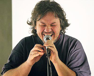 Astelehenean Francis Bidart kronikariaren azkena izan zen, eusnoben arteko elkarrizketa bat gehiago ;)
Milesker Pantxix! #izanputz 

Telebista utz Irratia Pitz lema ez da inoiz hilko! <a href="/euskalirratiak/">Euskal Irratiak</a> 
euskalirratiak.eus/francis-bidart…