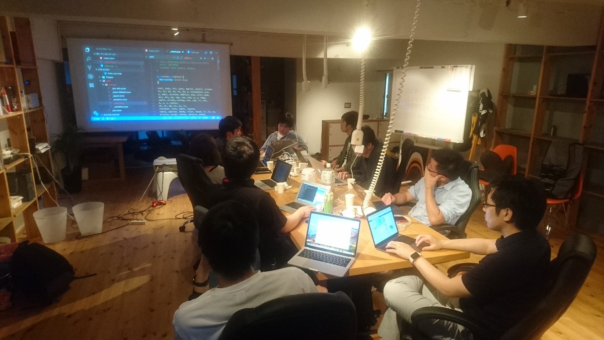 geekstudio_'s tweet photo. 本日のGeeksTalkは「CSS,Sass勉強会」です。なかなか普段体系的に学ぶ機会のないCSSを講師の山田くんが丁寧に教えてくれてます。
#geekstudio
#geekstalk https://t.co/hNkS736HSA