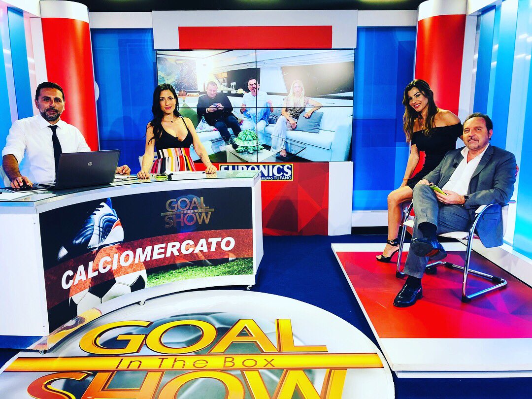 Katia_vitale's tweet photo. Ritiro e mercato con la squadra di Goal Show Estate ... buona la Prima!
fino al 31 luglio su Televomero ogni martedì e venerdì a partire dalle ore 22.30.
#sscnapoli #ritiroemercato #Dimaro2018 #GoalShowEstate #work #tv #sscnapoli @GifGifuni @MrAncelotti https://t.co/mwgQKXAEbU
