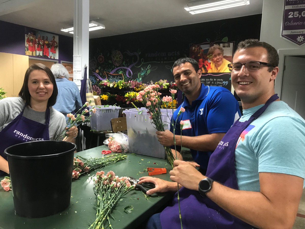 AshfieldCares's tweet photo. Recently our Indianapolis Meetings &amp; Events team partnered with ‘Random Acts of Flowers’, to help recycle vases of flowers for those who need them most in the local care centers.
Check out their website for more information: https://t.co/gOx4OjBGSE 
#ashfieldcares https://t.co/Eo4grEFi7g