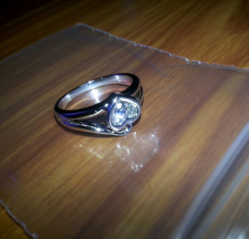 Rain_Man25's tweet photo. @realmemobiles #MyFavouriteSilver
"This Silver Diamond Ring" Is My Most Favorite Because It Was The Very First Gift Which I Gave To My Beautiful Wife,On The Day Of Our Marriage I Sit On My Knee And Presented This Ring.There Are So Much Love,Affection And Memories Attached With It.!! https://t.co/YMuHqYjElw