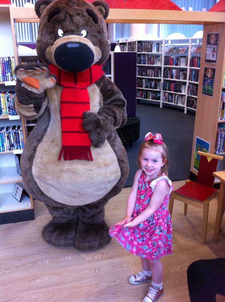 Chicklitlibrary's tweet image. Great @HuglessDouglas1 session at #Thattoheath this morning, lots of hugs and singing, he brought biscuits for all