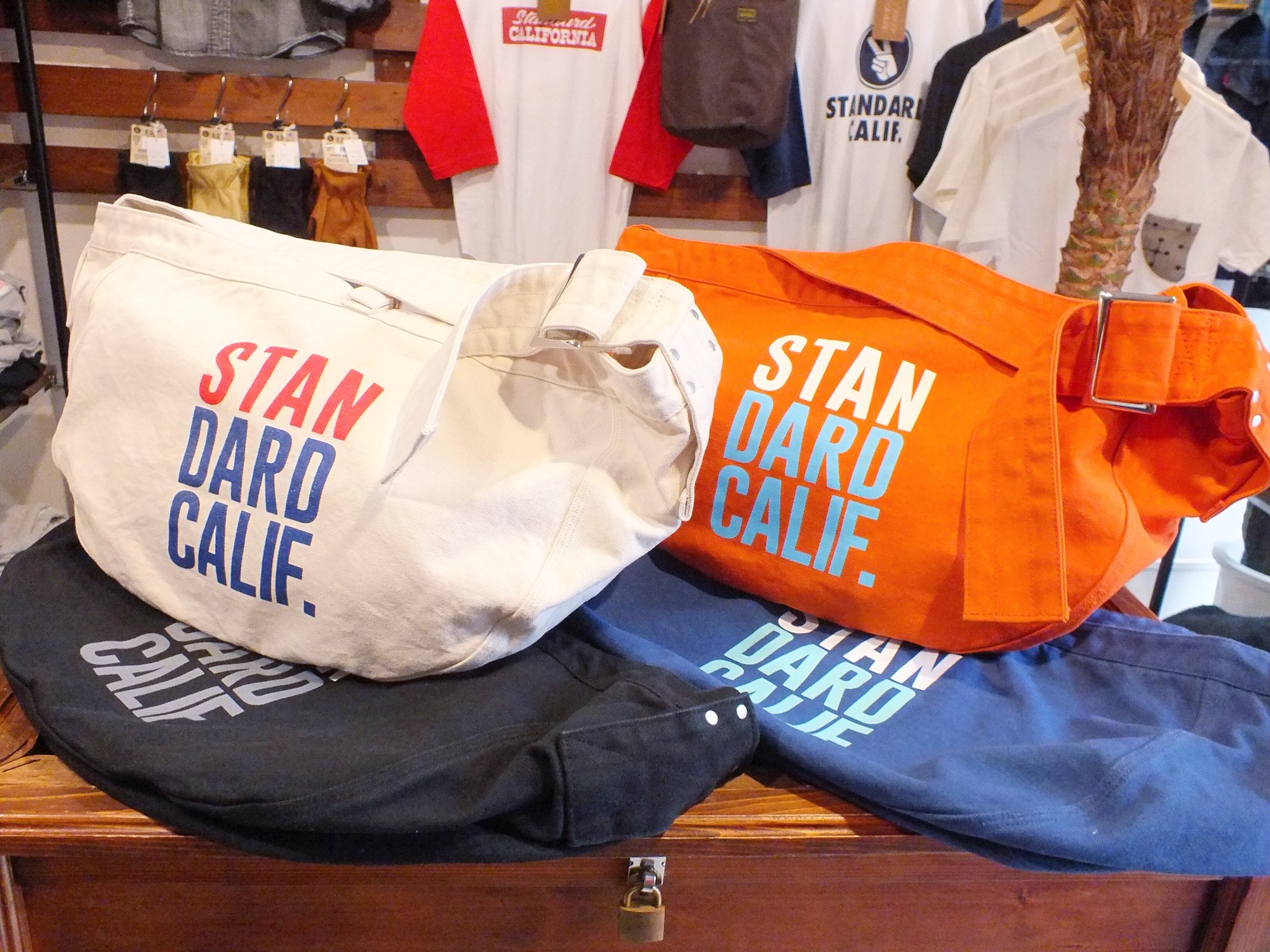 ニュースペーパーバッグ STANDARD CALIFORNIA まぶしく