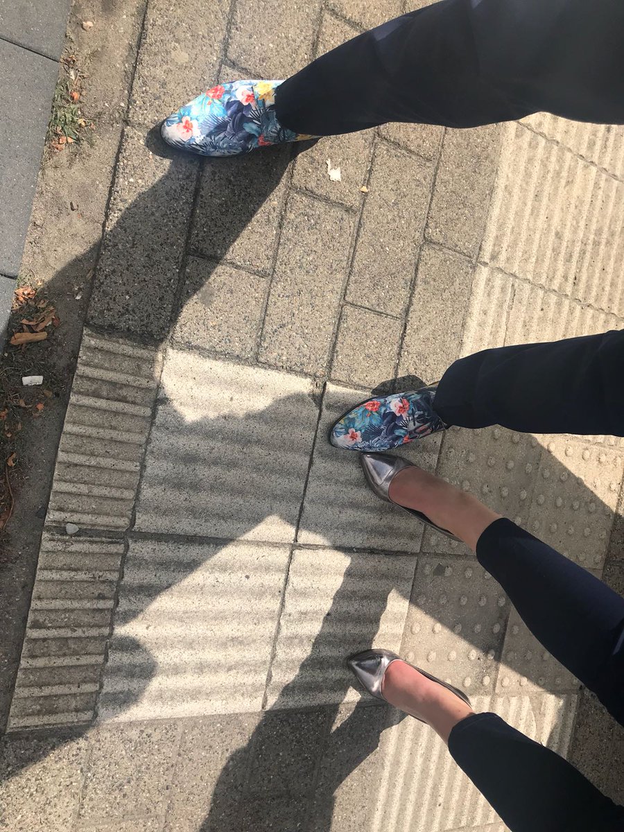 Minister en wijkverpleegkundige, goede smaak in schoenen #waardevandewijk #iambassadeur #hugodejonge #wijkverpleging
