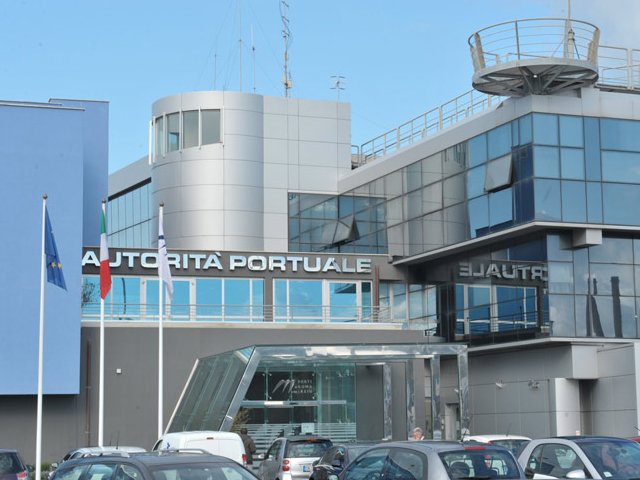 Portmobilityweb's tweet photo. "Inizio anno incoraggiante" secondo il #porto di #Civitavecchia. I dati del primo quadrimestre 2018 --> https://t.co/jeIUamI07R https://t.co/7JaoDMwNnE