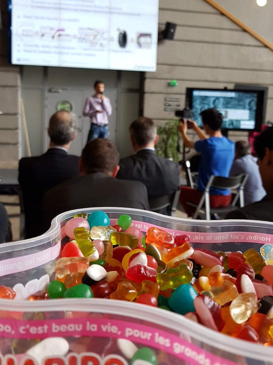 LeaEgron's tweet photo. L'#AI ou les bonbons ? Il faut choisir.
@Michelin #TechLunch4 #Michelin #IlFaitFaim #IT https://t.co/U3lS6JyQb5