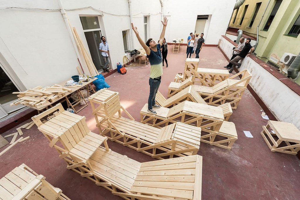 teamlabs's tweet photo. Build me up! El banco colectivo de Teamlabs, seleccionado por el Pabellón español en la Bienal de #Arquitectura de Venecia https://t.co/l0ER8lwIas

¡Enhorabuena a lxs LEINNers que lo construyeron y a @enormestudio @todoporlapraxis!

#BiennaleArchitettura2018 #Becoming2018 #Spain https://t.co/gQ7riooui6