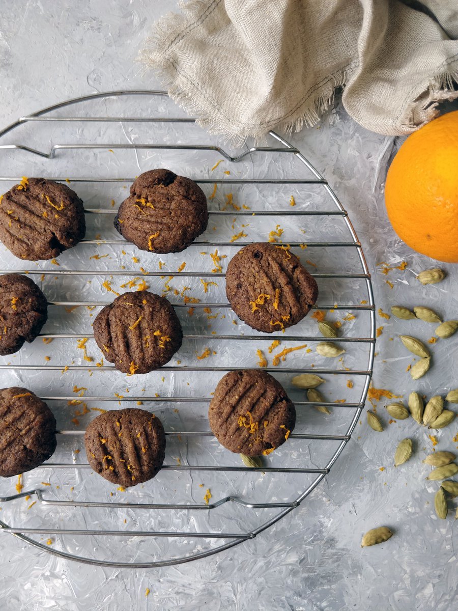 kitchentherapy1's tweet photo. Cardamom + Orange Bajra Cookies (Gluten free) https://t.co/TAOqnbxVMQ Delightful bite for the mid afternoon treat.#bajra#millet #gf #glutenfree #gfsnacks #orange #zest #cardamom #palmsugar #coconutoil #kitchentherapy #recipe #vegetarian #dessert #foodbloggersindia #feedfeed https://t.co/iFNVShfV09