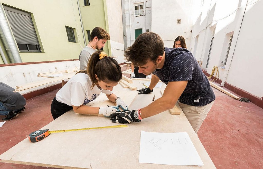 teamlabs's tweet photo. Build me up! El banco colectivo de Teamlabs, seleccionado por el Pabellón español en la Bienal de #Arquitectura de Venecia https://t.co/l0ER8lwIas

¡Enhorabuena a lxs LEINNers que lo construyeron y a @enormestudio @todoporlapraxis!

#BiennaleArchitettura2018 #Becoming2018 #Spain https://t.co/gQ7riooui6
