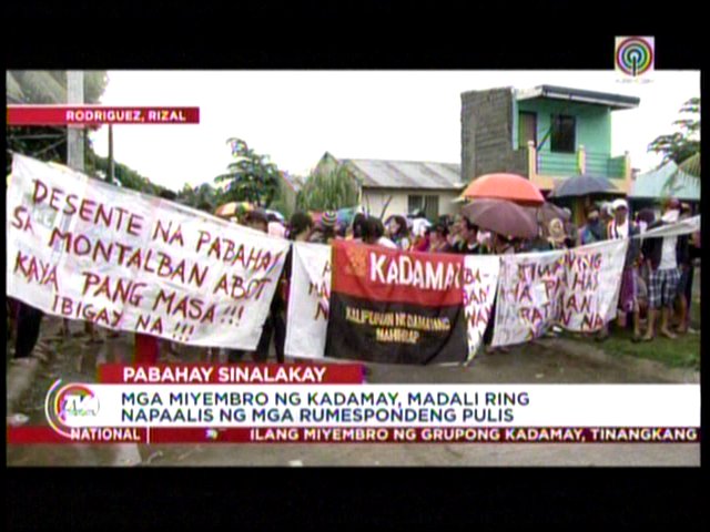 TVPatrol's tweet photo. #TVPatrol Higit 300 miyembro ng @KadamayNtnl, tinangkang okupahin ang mga bakanteng unit sa pabahay ng NHA | ulat ni @dominicalmelor https://t.co/wyC71g7wZB