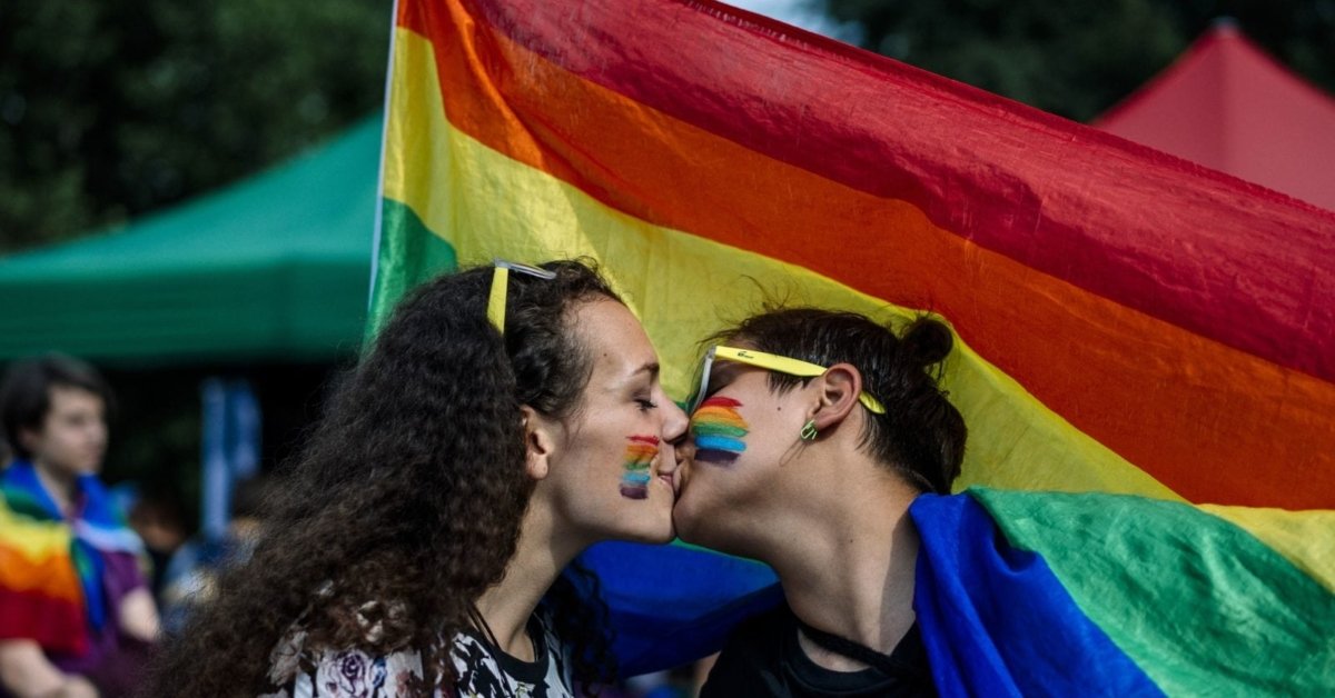 LGBT women don’t feel comfortable at Pride, new study suggests · PinkNews buff.ly/2JINJeT