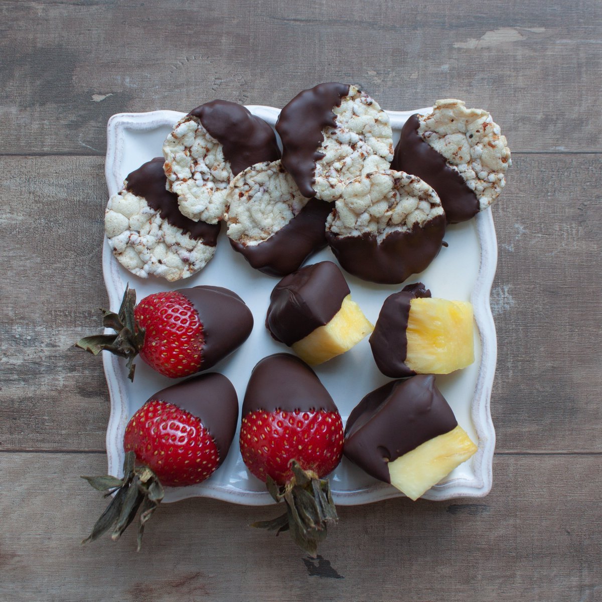 NourishSnacks's tweet photo. Don't pretend you've never gotten overzealous when dipping fruit in chocolate... 😉 https://t.co/l6jsancsmO