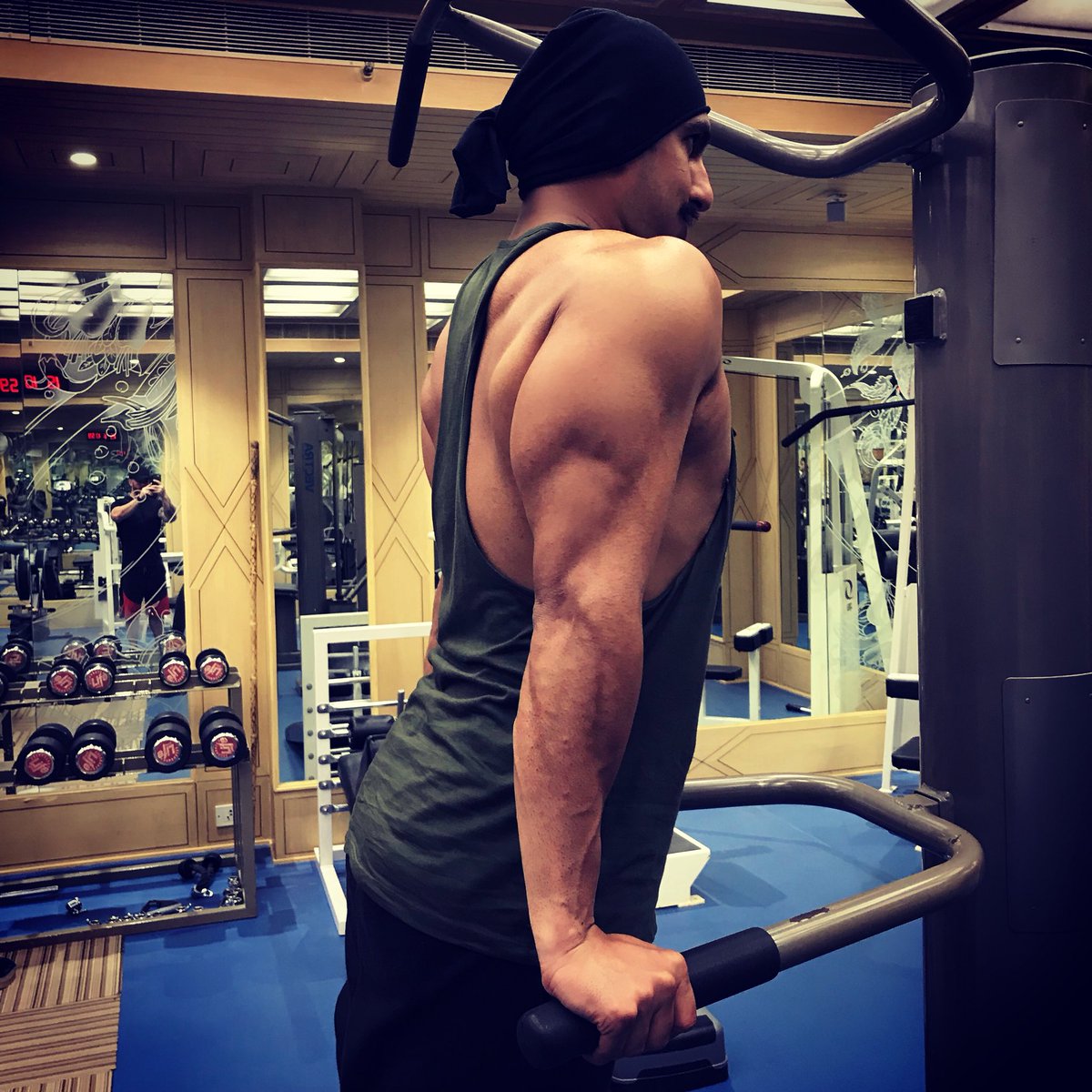 lloydstevenspt's tweet photo. Safe to say Inspector #Simmba is putting on some decent muscle mass 💪🏽👮🏾♂️ @RanveerOfficial #badass #cop https://t.co/XNqtxpt0Tm